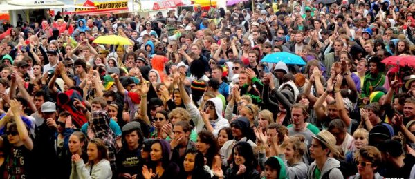 crowded (2)